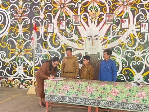 Kasi Pemerintah menandatangani Rencana Prioritas K